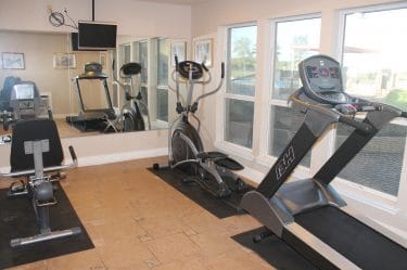 Fitness Room-Bays Inn & Suites Baytown